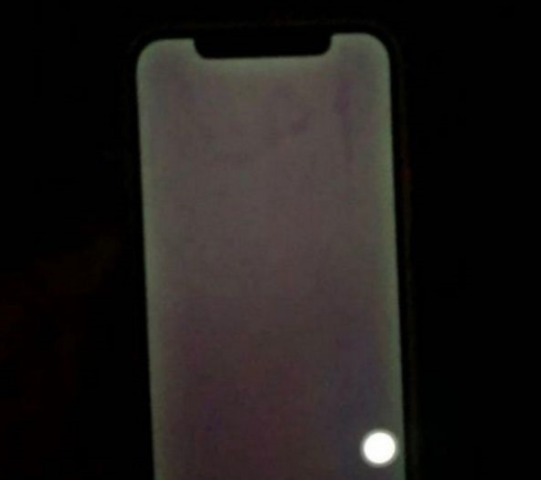 广宗苹果手机维修分享苹果客服回应 iPhone 12 屏幕“发绿”问题 